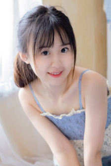 年轻的女教师在线